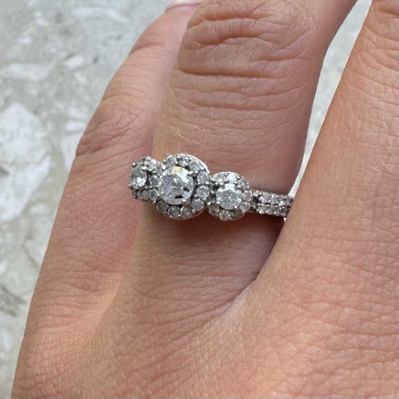 1tcw Diamond White Gold Halo Vintage Salt Pepper Ring Band Set - Picture 7 of 12